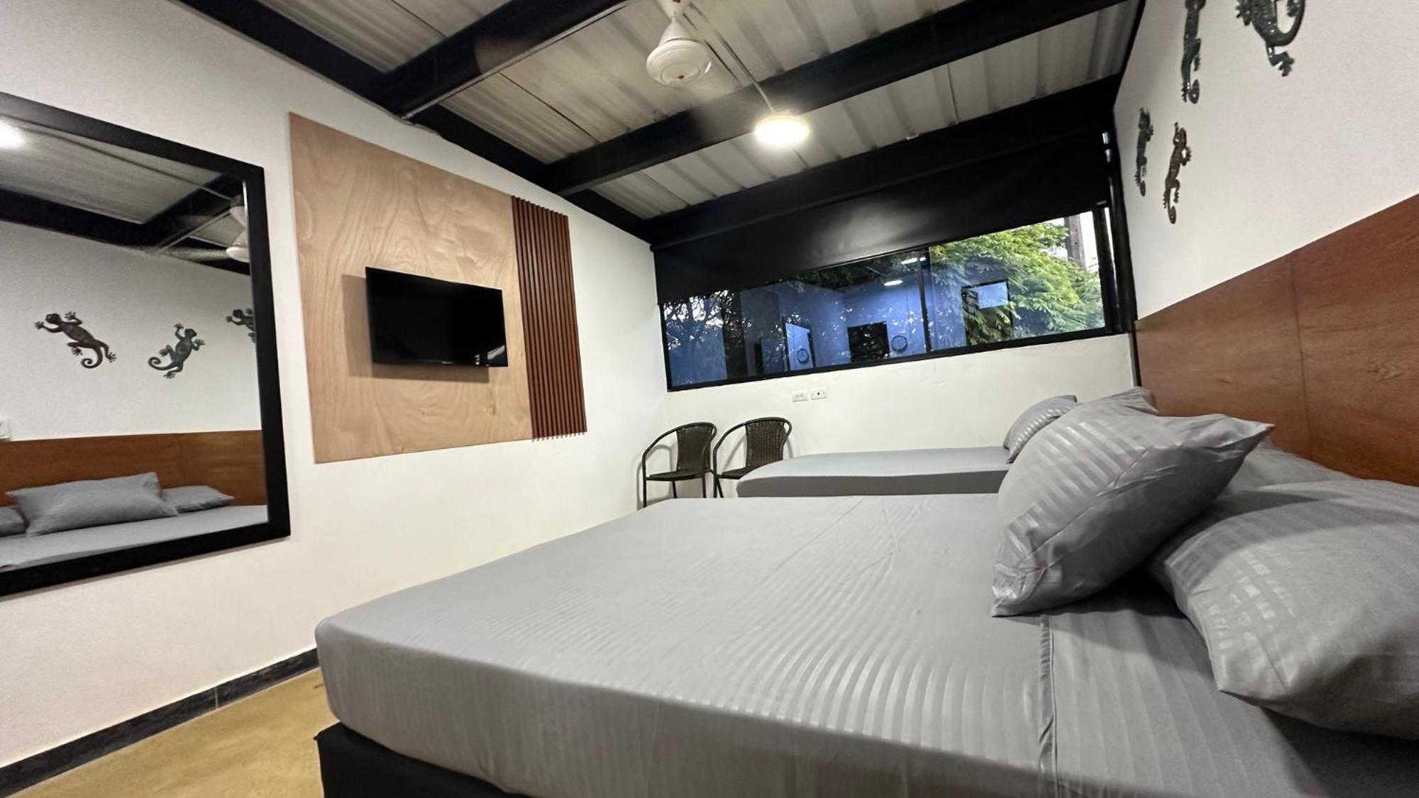 Malibu Loft Hotel ميديلين المظهر الخارجي الصورة